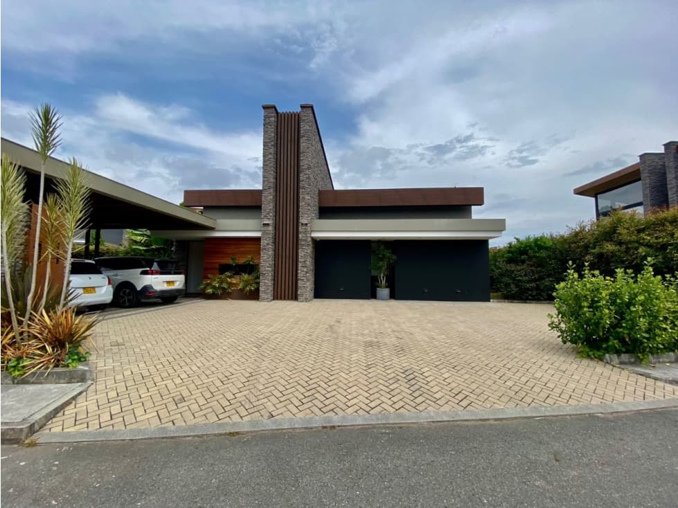 T0315. Alquiler! Casa en unidad cerrada, zona privilegiada Llanogrande - 1