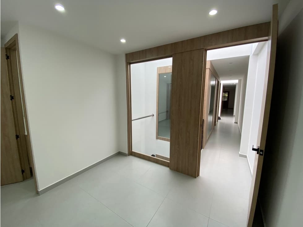 T0528. ALQUILO! Oficina en La Ceja con servicios en el parque - 1