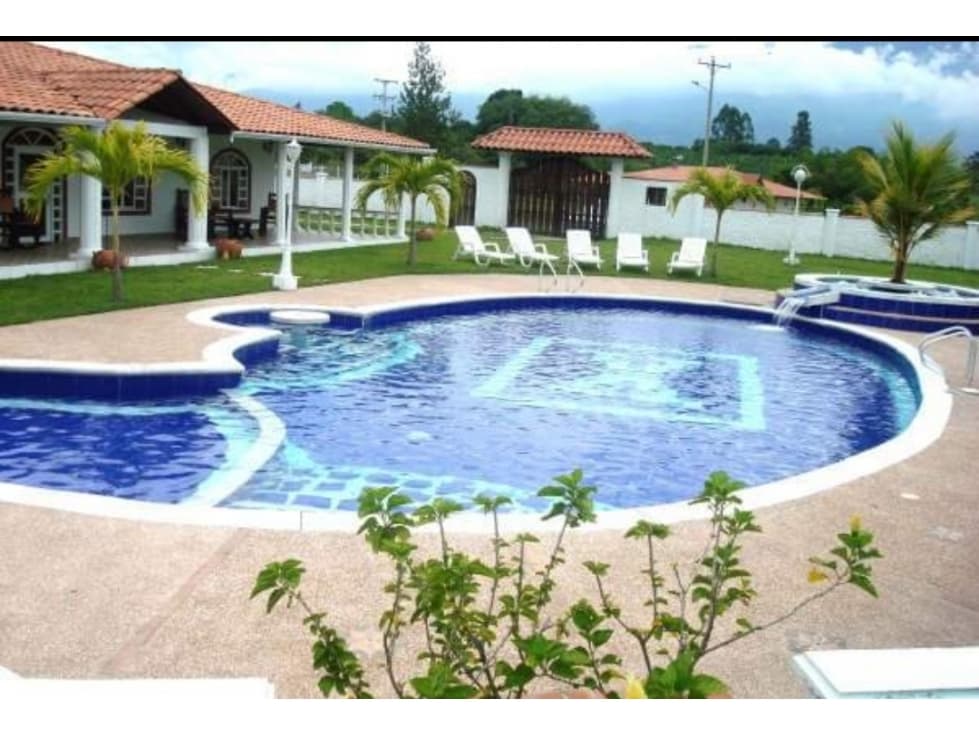 SE VENDE HERMOSA CASA CAMPESTRE EN CALARCA QUINDIO COLOMBIA - 1