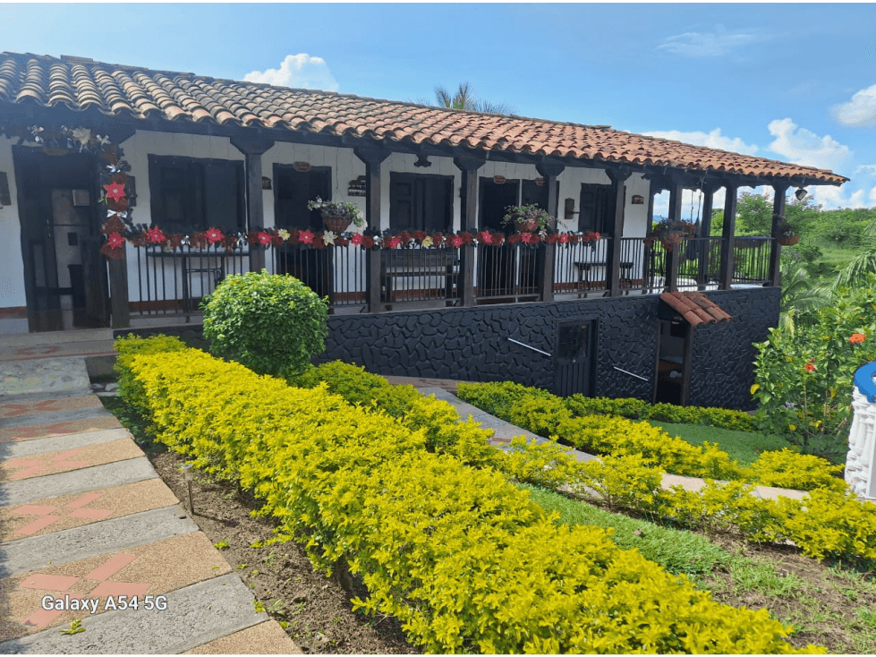Venta Finca Hotel sector Montenegro via Quimbaya Quindio COD: 8316184 - 1