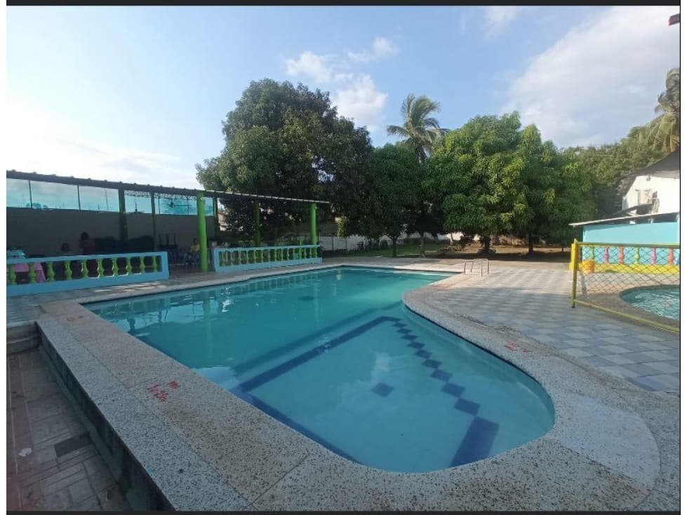 SC INMOBILIARIA VENDE CENTRO RECREACIONAL EN LORICA-CORD. - 1