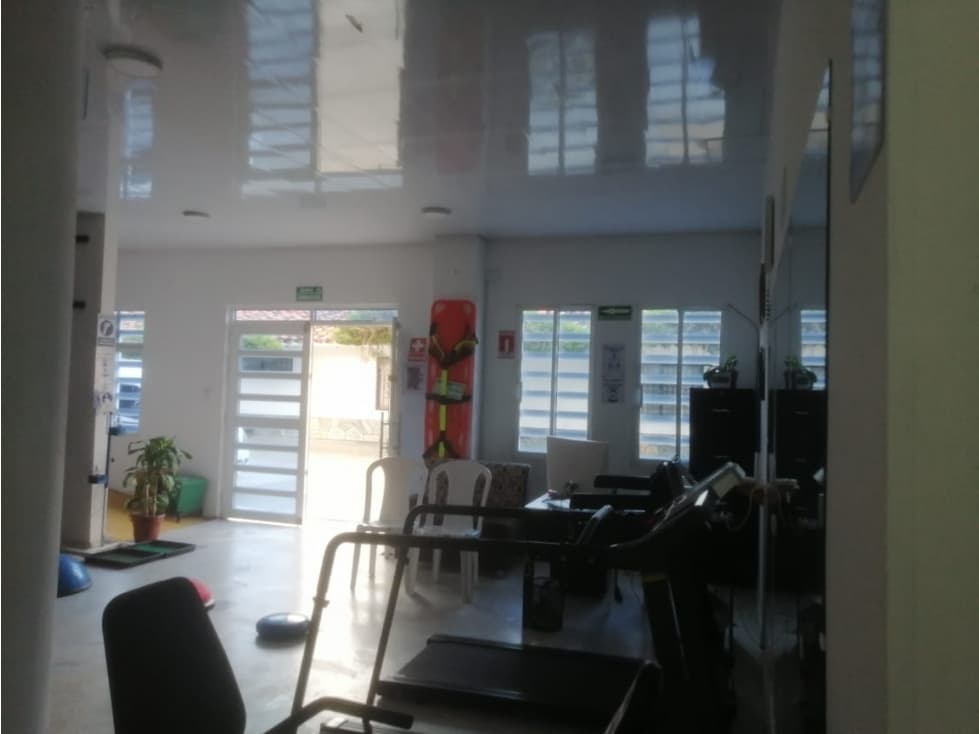 Edificio esquinero en Guacari - 1