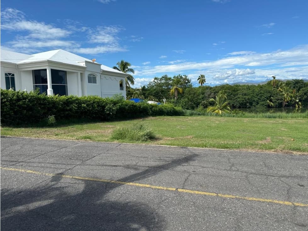 SE VENDE LOTE CONDOMINIO EL PEÑON - 1