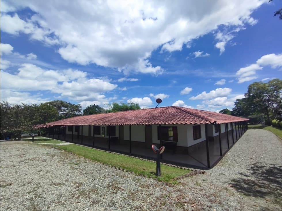 Se Vende Finca Cerca al Parque del Café - 1