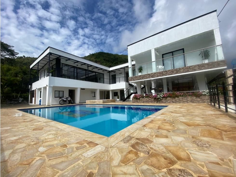 VENTA HERMOSA FINCA EN SAN JERÓNIMO, ANTIOQUIA - 1