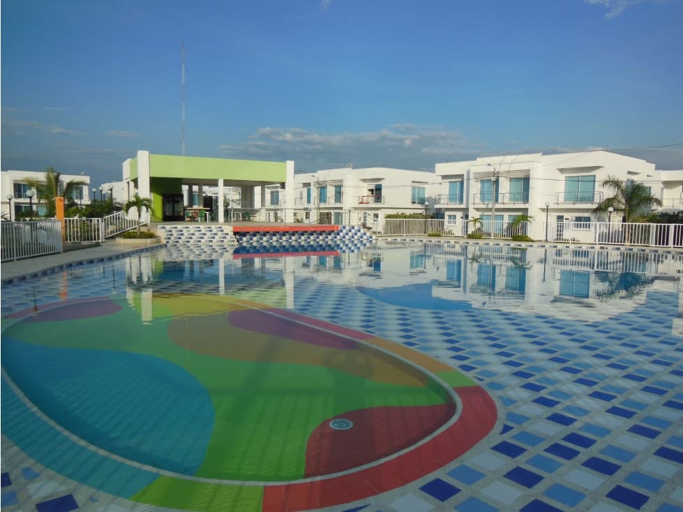 VENDO CASA DE DOS PISOS CON JACUZZI VIA GIRARDOT A LA VARIAN A IBAGUE - 1