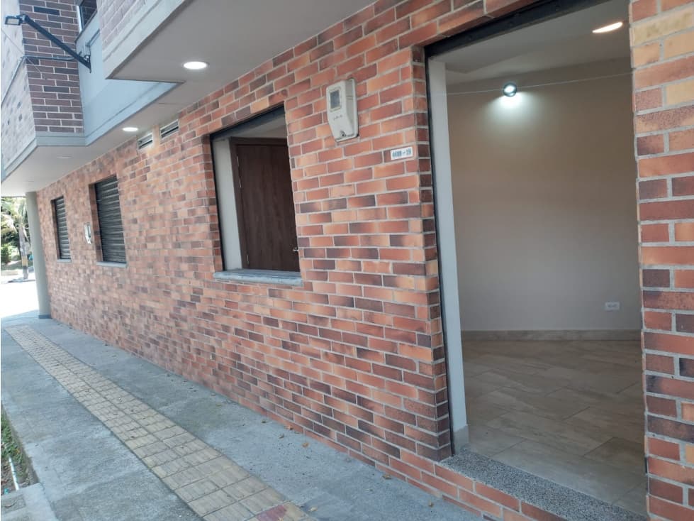 SE ARRIENDA LOCAL EN LAURELES - 1