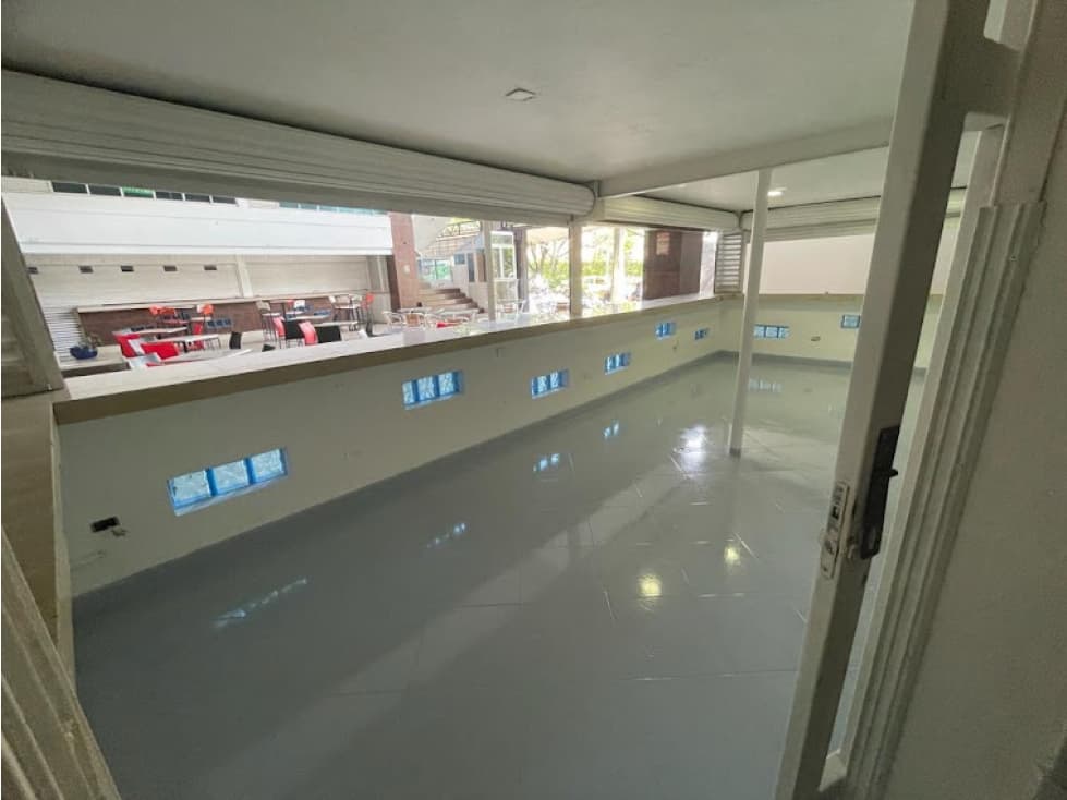 SE ARRIENDA LOCAL EN LAURELES - AV BOLIVARIANA - 1