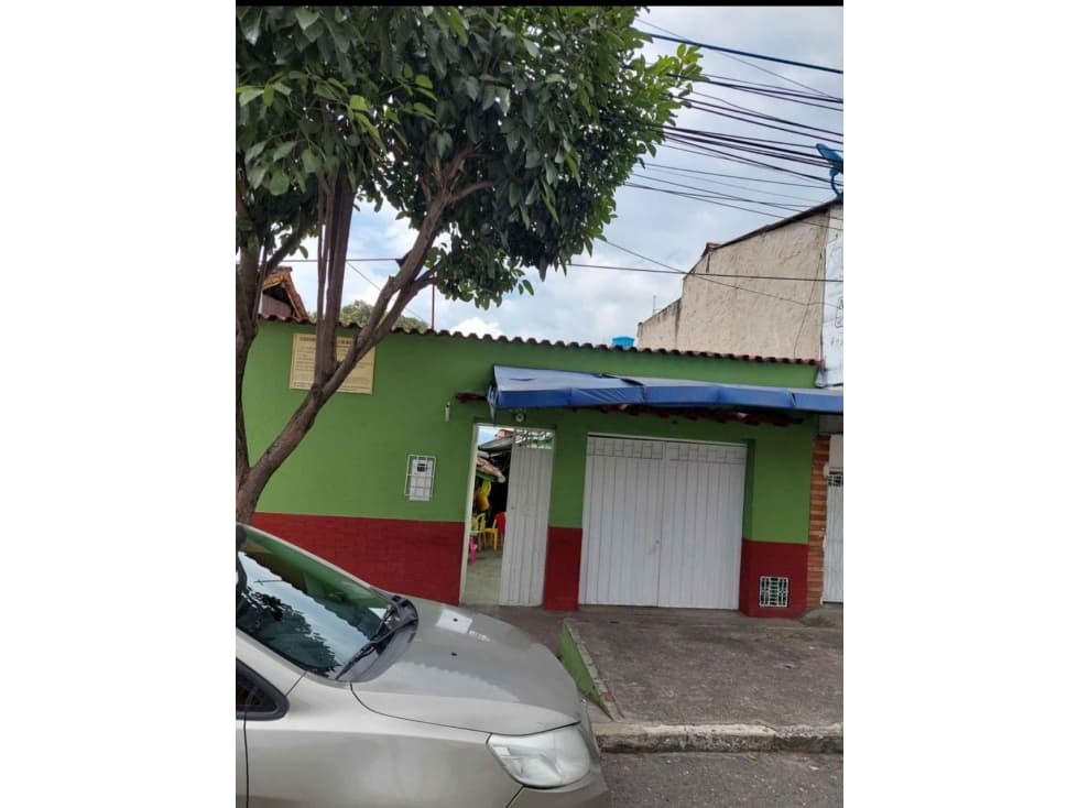 SE VENDE CASA EN COMUNEROS - 1