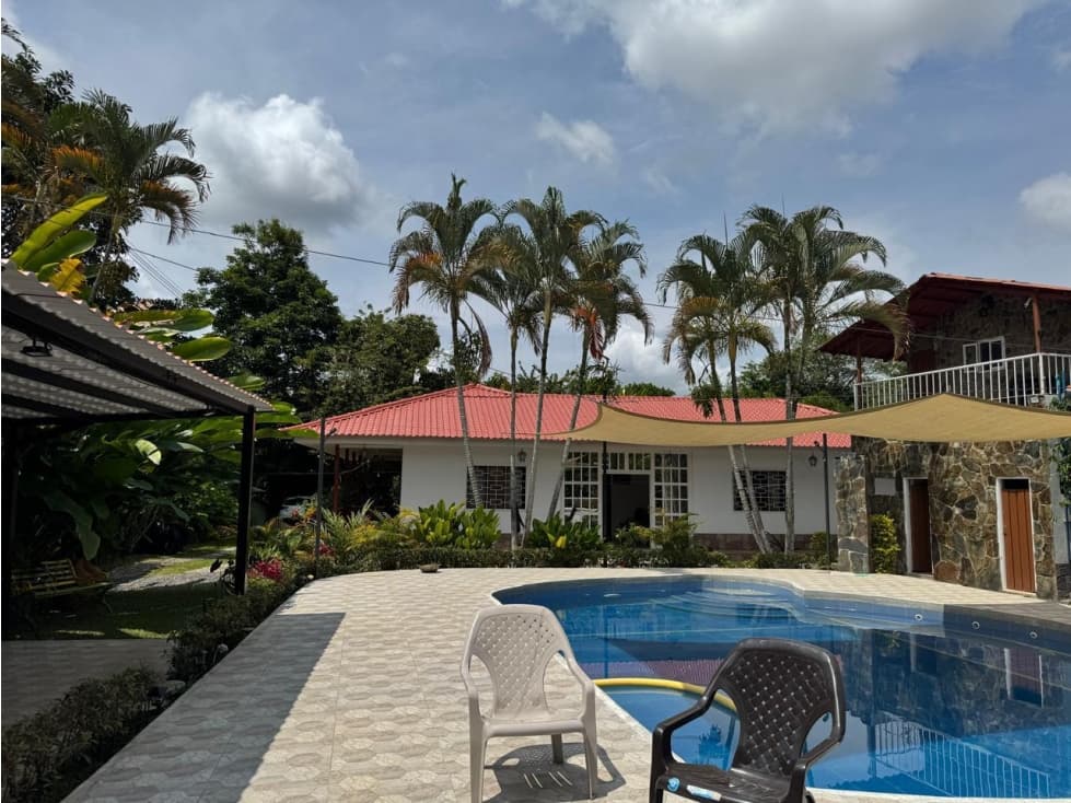 Casa campestre en venta sector Alcalá - 1