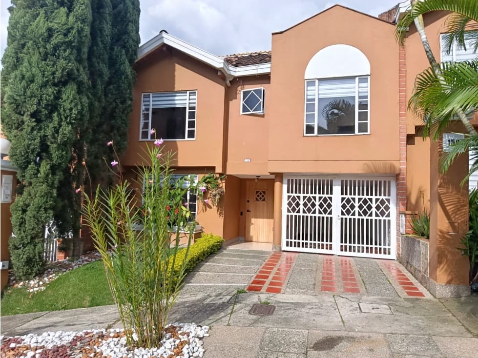 CASA EN ARRIENDO EL ESCOBERO, ENVIGADO. - 1
