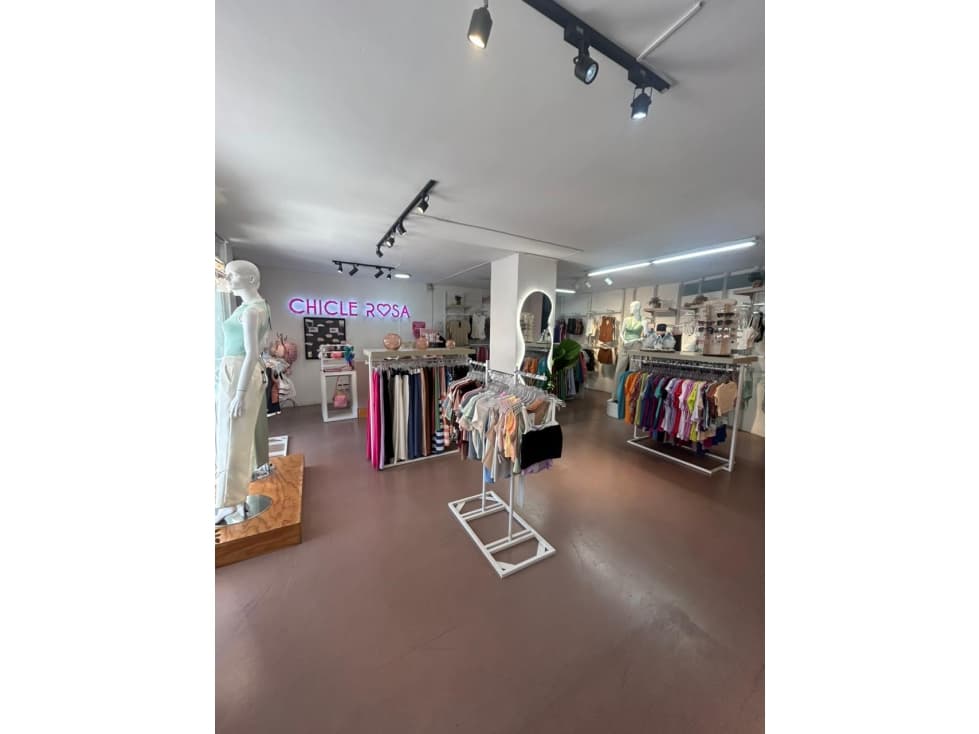 Gran Bodega de confecciones - 1