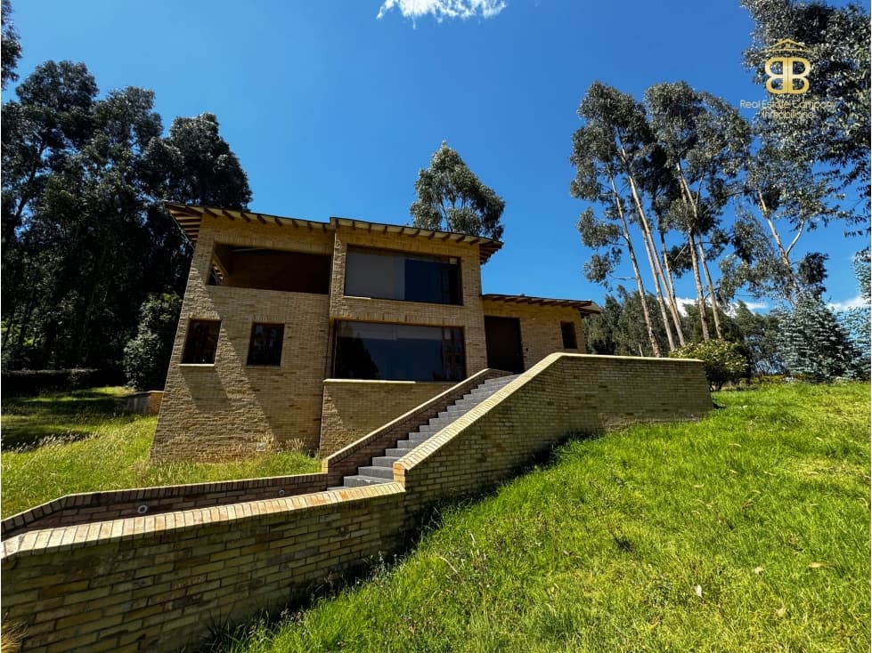 SE VENDE MAGNÍFICA CASA EN BOSQUES DE RENANIA EN BRICEÑO - 1