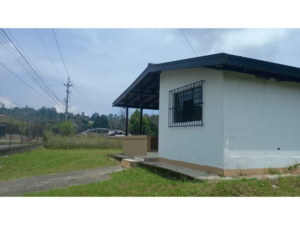 SE RENTA CASA PARA VIVIENDA O NEGOCIO SECTOR EL SANGO GUARNE - 1