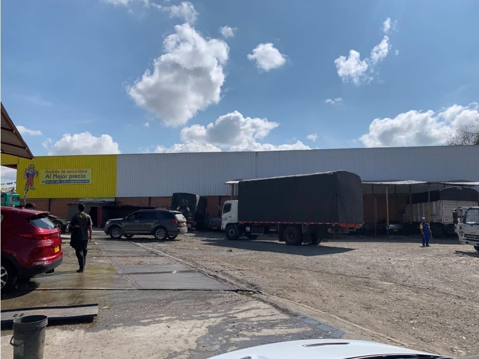 SE VENDE EXCELENTE BODEGA EN DOSQUEBRADAS EN LA BADEA - 1