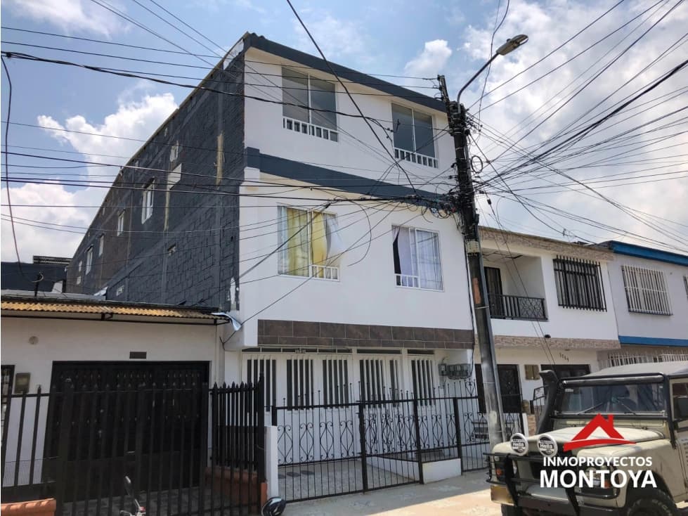 Vendo hermoso edificio con 4 apartamentos una casa en Santa Monica - 1