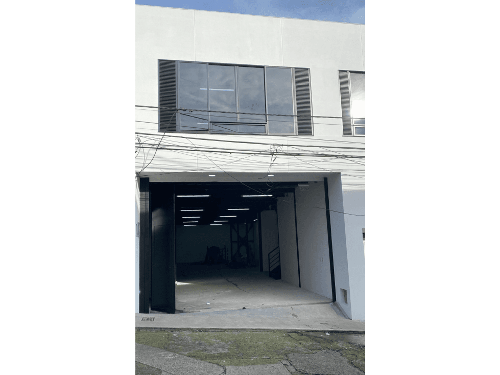 SE VENDE BODEGA EN EL CENTRO DE PEREIRA AREA 400M2 - 1