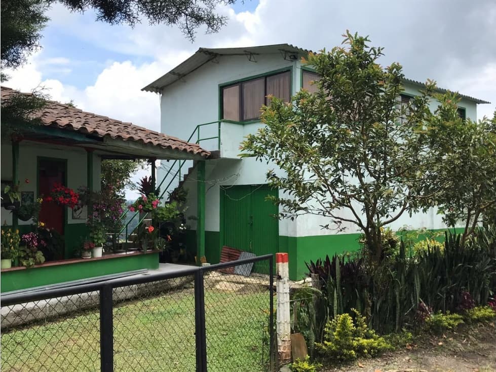 Se vende finca de 19 cuadras con casa típica en vía a Marsella - 1
