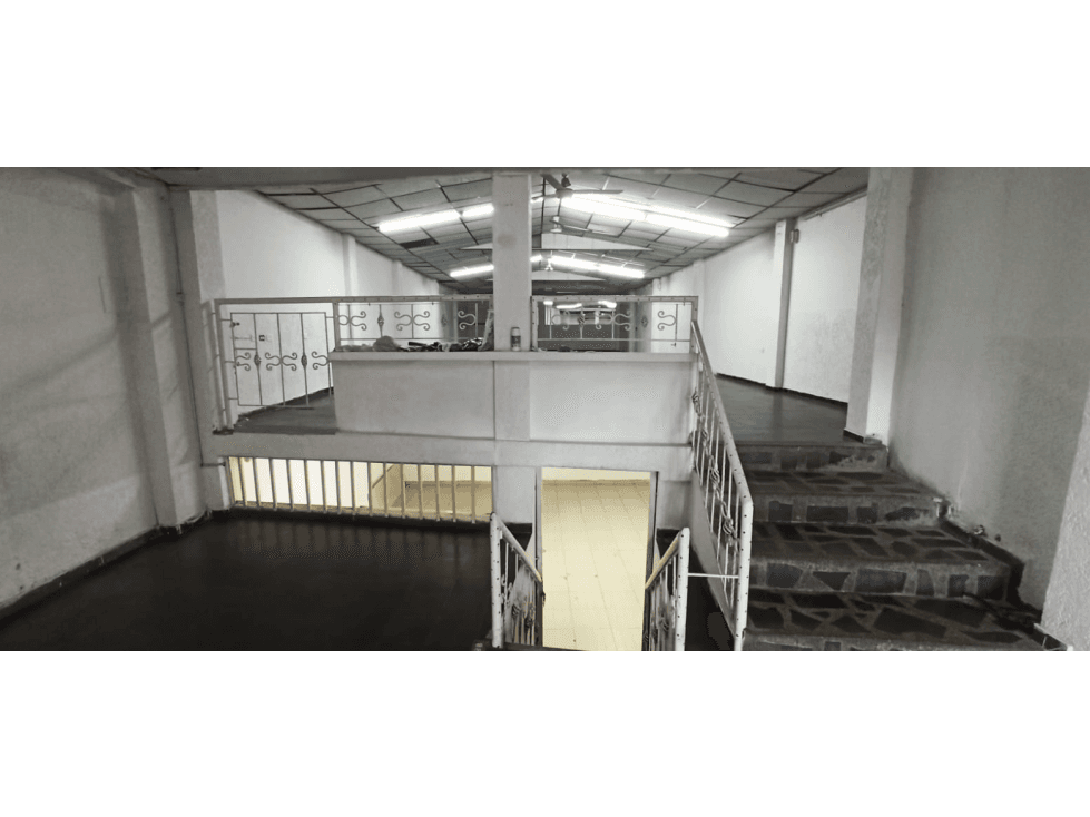 SE VENDEN 2 BODEGAS GRANDES SOBRE LA AVENIDA EL JAPON - 1