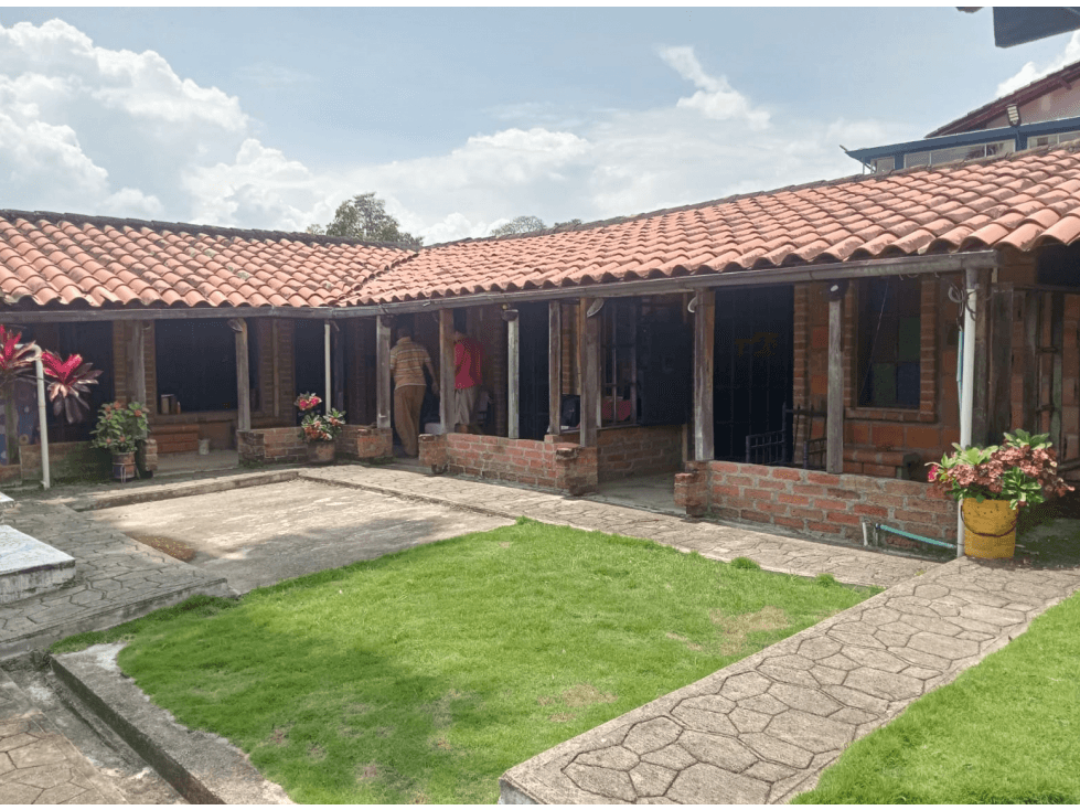 Se vende cabaña ubicada estratégicamente entre Belalcázar y Viterbo - 1
