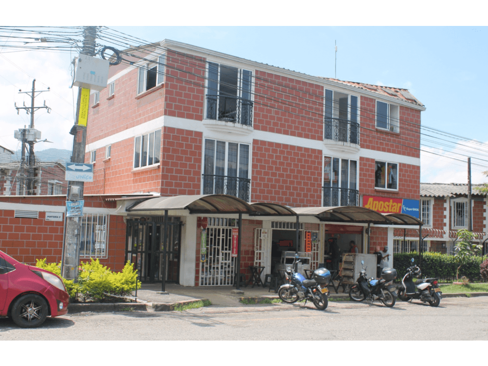 Edificio de tres pisos en venta en Aguazul Dosquebradas - 1