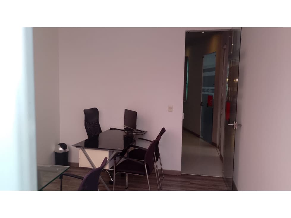 SE ARRIENDA OFICINA EN EL CENTRO - 1