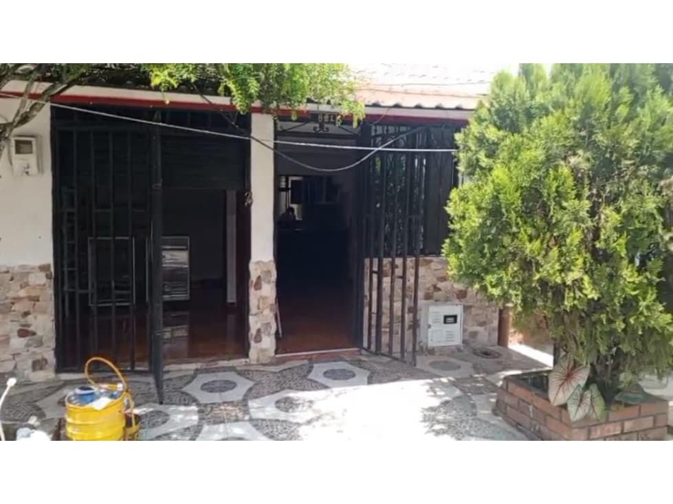Se vende casa con local comercial en La Virginia - 1