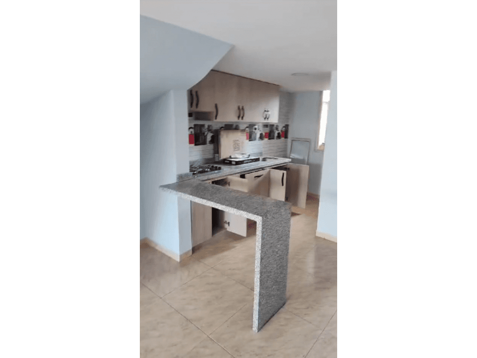 SE VENDE CASA EN EL POBLADO 2 EXCELENTE UBICACION - 1