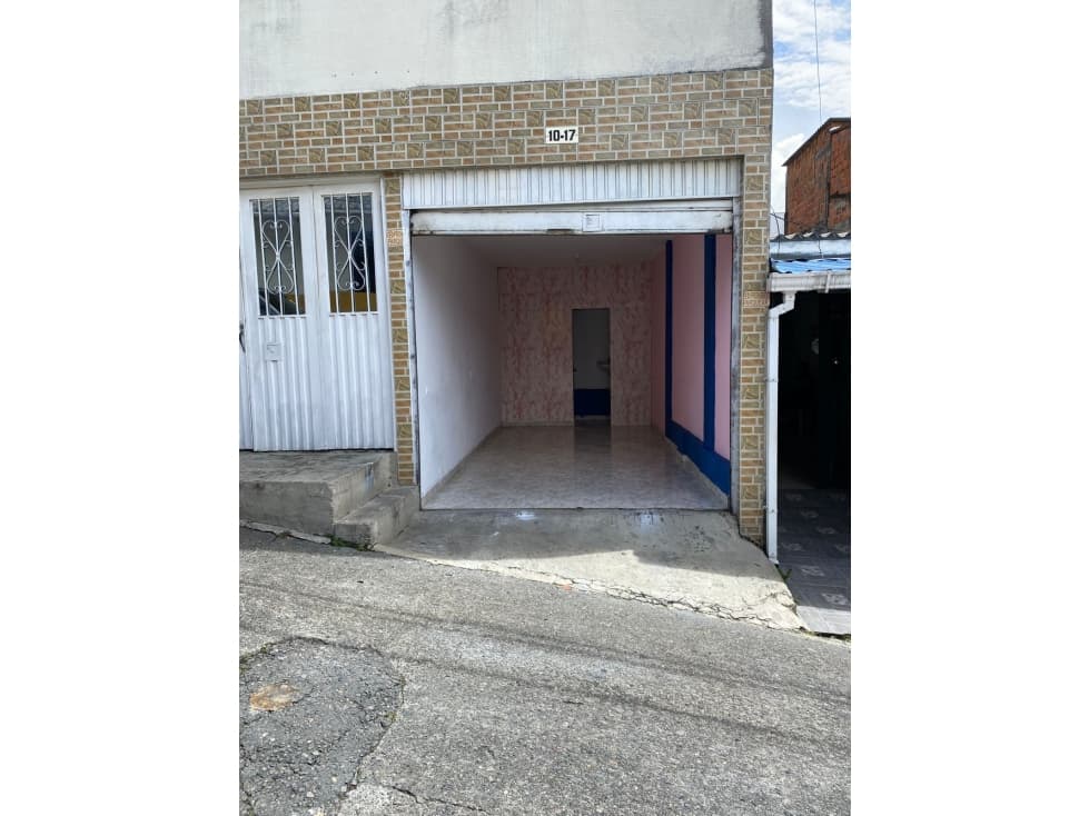 SE ARRIENDA LOCAL EN EL CENTRO - 1