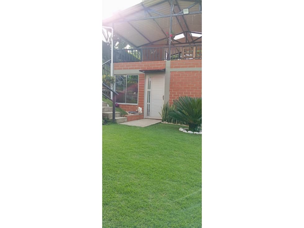 SE VENDE ESPECTACULAR CASA CAMPESTRE CERCA A SANTA ROSA - 1