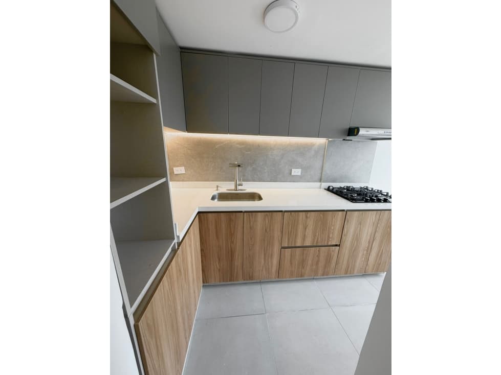 SE VENDE APARTAMENTO AVEIDA 30 DE AGOSTO AREA 68M2 ASCENSOR - 1