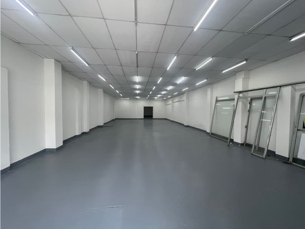Se vende Bodega Renovada de 240 m² en el centro - 1