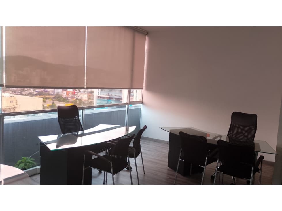 SE ARRIENDA HERMOSA OFICINA EN EL CENTRO - 1