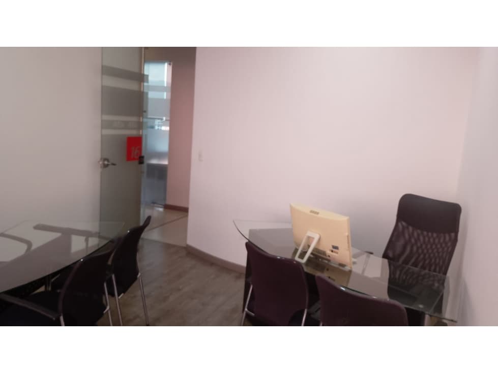 SE ARRIENDA OFICINA EN EL CENTRO - 1