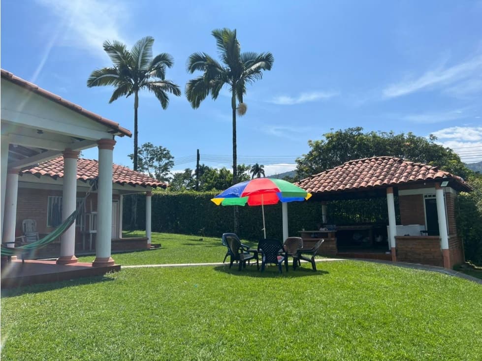 Se Vende Finca cerca a la Virginia - 1