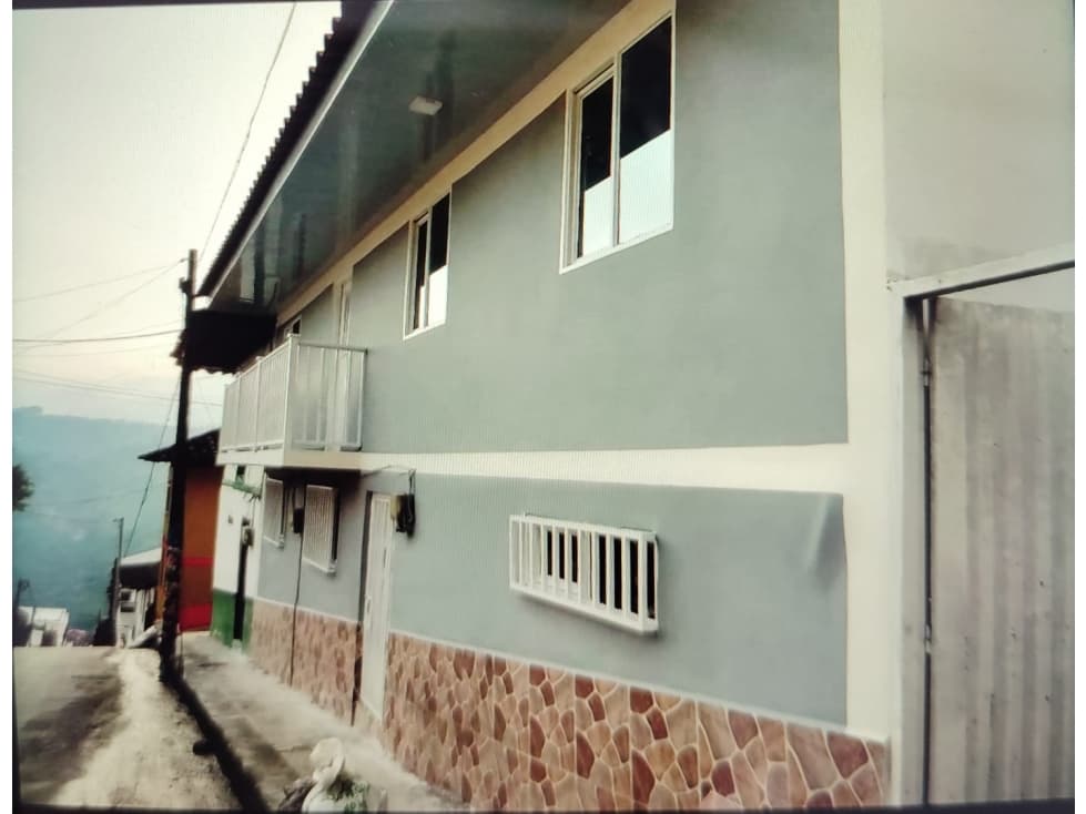 SE VENDE CASA CAMPESTRE EN EL PUEBLO EN APIA EXCELENTE UBICACION - 1