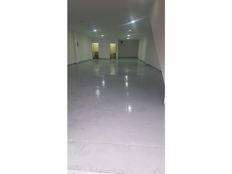 SE ALQUILA LOCAL COMERCIAL EN EL PARQUE DE CUBA AREA 140 m2 - 1