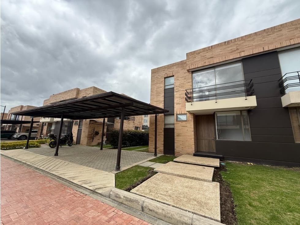 CASA EN VENTA CON PÉRGOLA EN PARQUEADERO - CAJICÁ, C/MARCA - 1