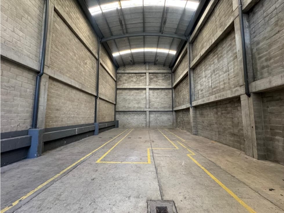 260m2 Bodega Arriendo en La Estrella en Parque Industrial - 1