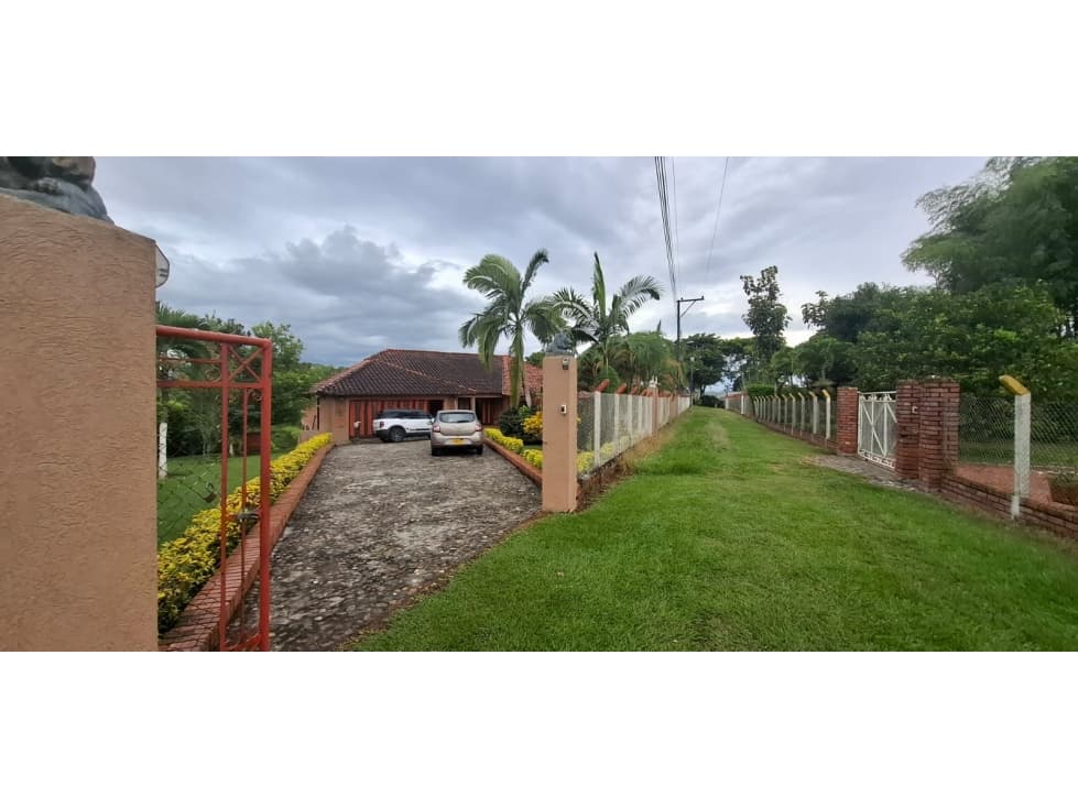 Se Vende Chalet Vía Quimbaya-Alcalá - 1