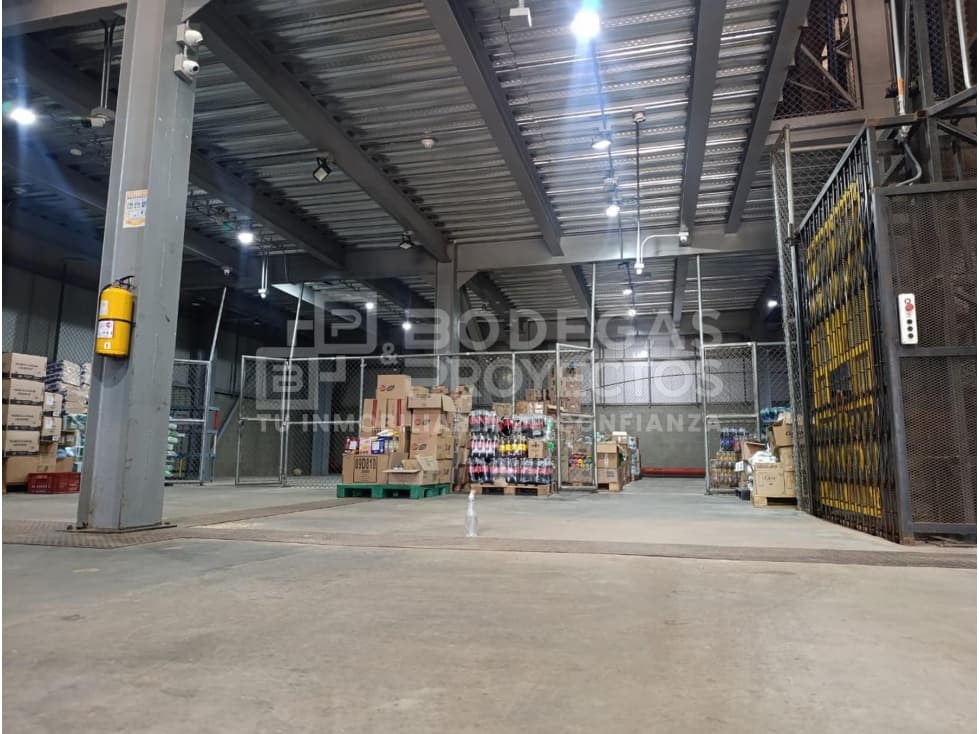 ARRIENDO BODEGA EN COPACABANA - 1