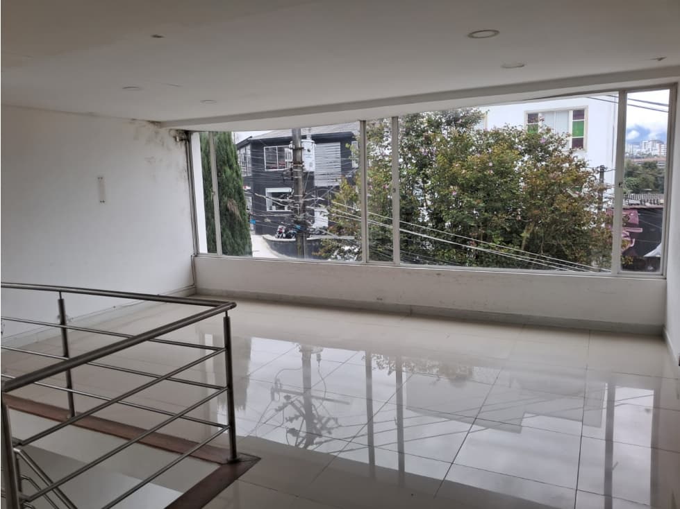 ARRIENDA CASA COMERCIAL EL TRIANGULO - 1