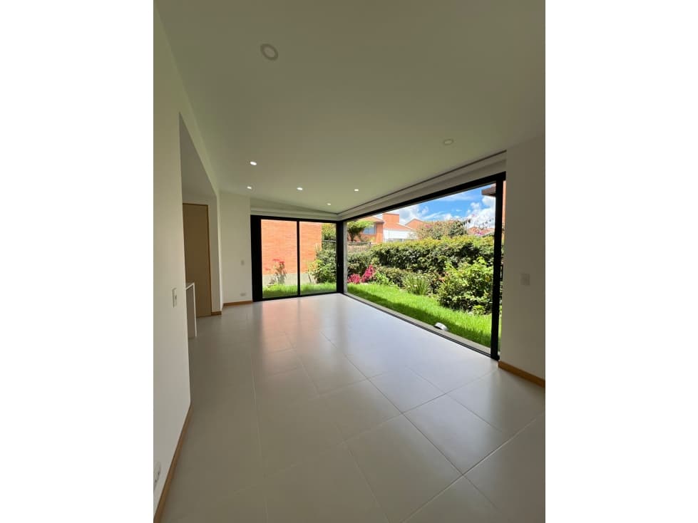 Hermosa Casa disponible para Renta, en el Retiro. - 1