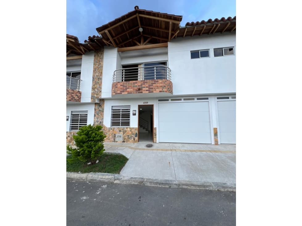 Casa Disponible para Renta Tradicional, la Ceja. - 1