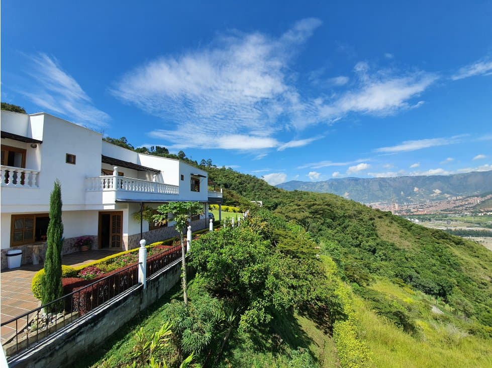 Venta de finca en parcelación en Copacabana - 1