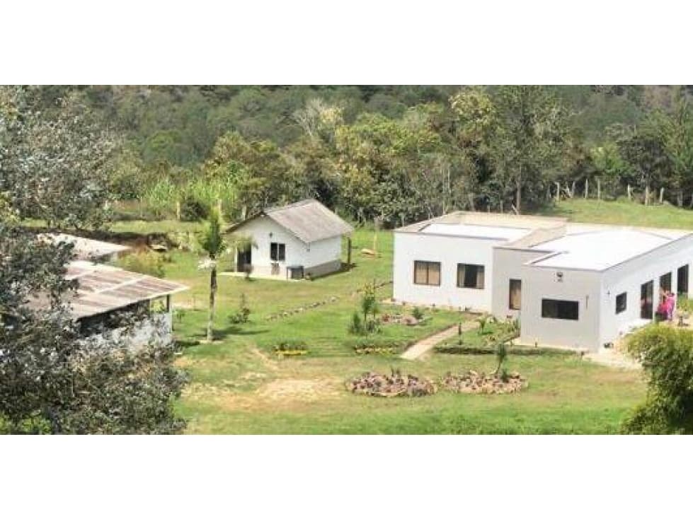 Casa en Venta en Guarne - 1