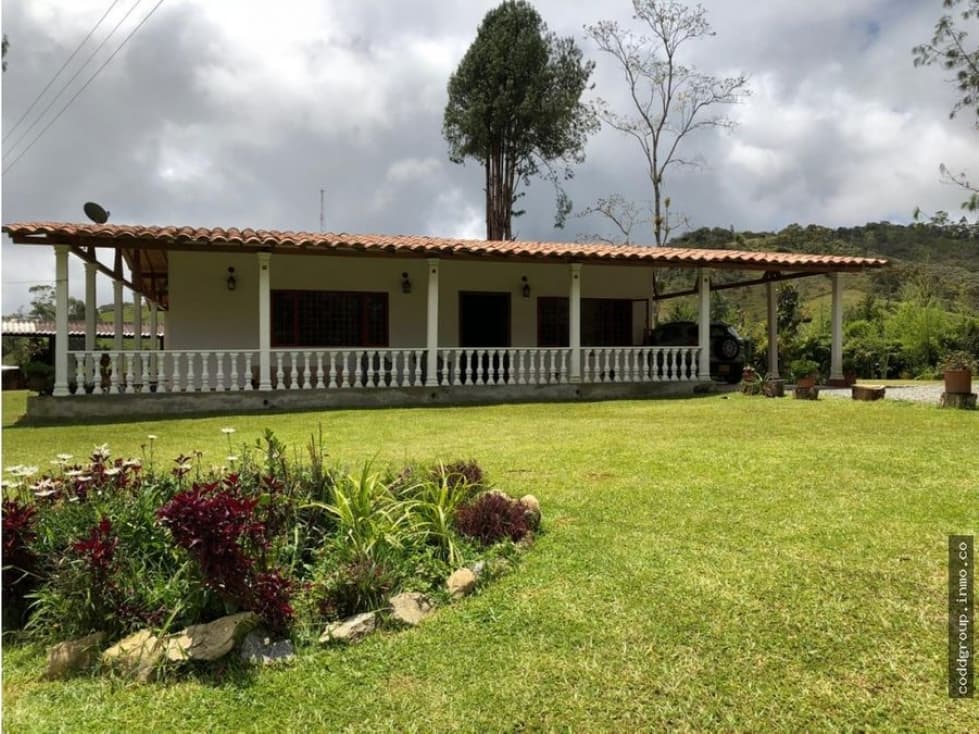 Casa en Venta en El Santuario - 1