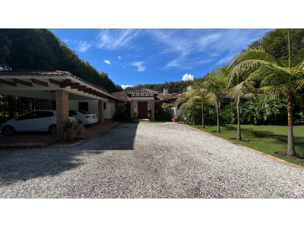 Casa en Arriendo Amoblado en El Corazón de Llanogrande - 1