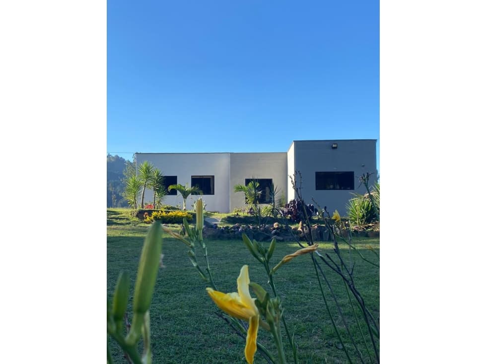 Casa en Venta en Guarne - 1