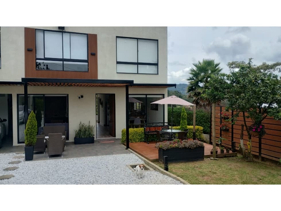 Casa en Venta en Guarne - 1